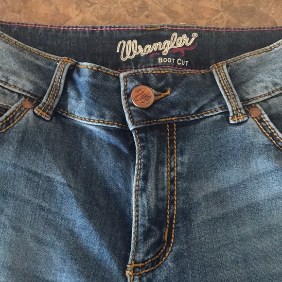 Wrangler women’s signature boot cut jeans - Picture 4 of 16